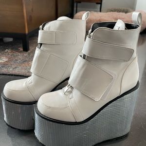 Discoball festival platforms